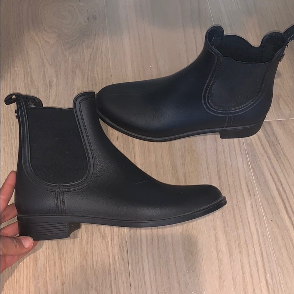 Rain boots all black, barely worn!